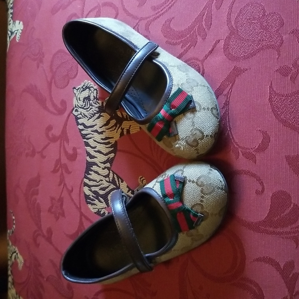 GIRLS GG SUPREME BALLET FLATS...Size: US (Size: 10) EU (Size: 27)